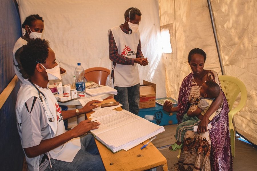 MSF staff conduct a nutritional and pediatrics screening at MSF’s primary’s health clinic at Primary School IDP site.