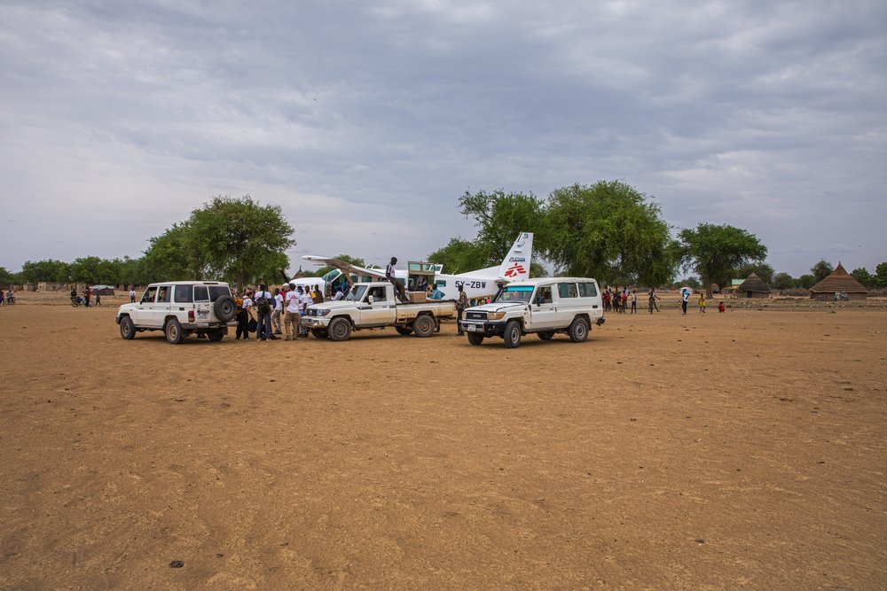 Supplies are unloaded from an MSF plane in Turalei, where MSF has an emergency team responding to food, water, sanitation and health needs of 33,000 people displaced from Agok due to violence. (April, 2022).