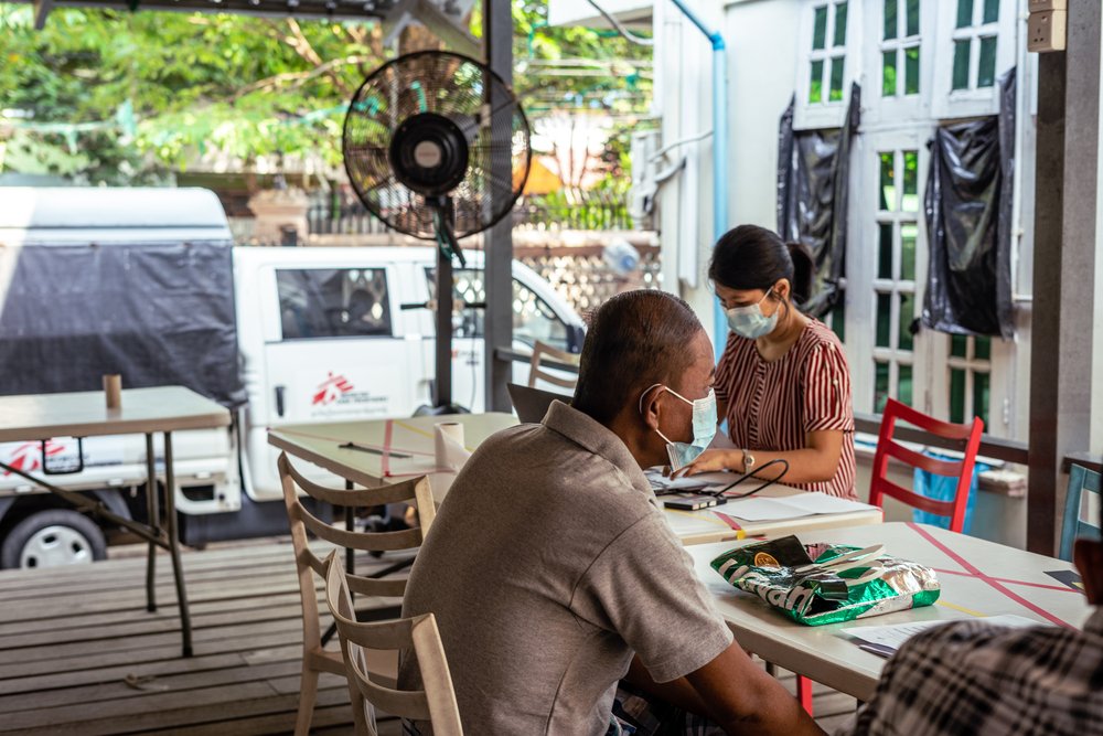 An HIV/hepatitis C patient receives a consultation in Yangon&#039;s MSF office.