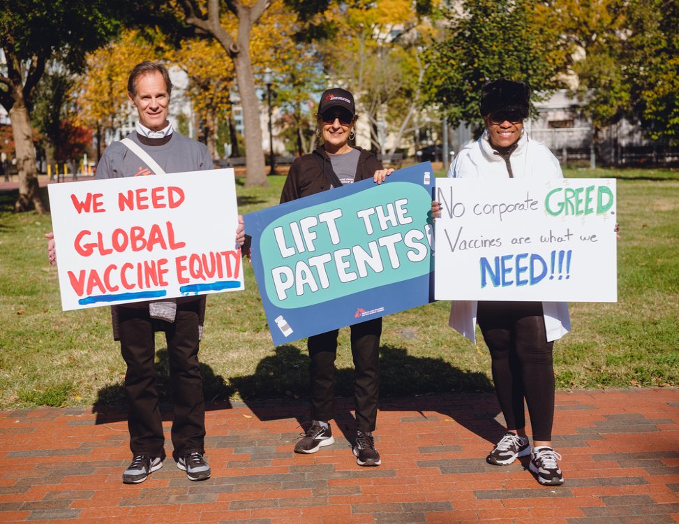 On November 10, MSF held a demonstration in front of the White House in Washington, DC, calling on the Biden administration to do more to ensure global vaccine equity. (November, 2021).