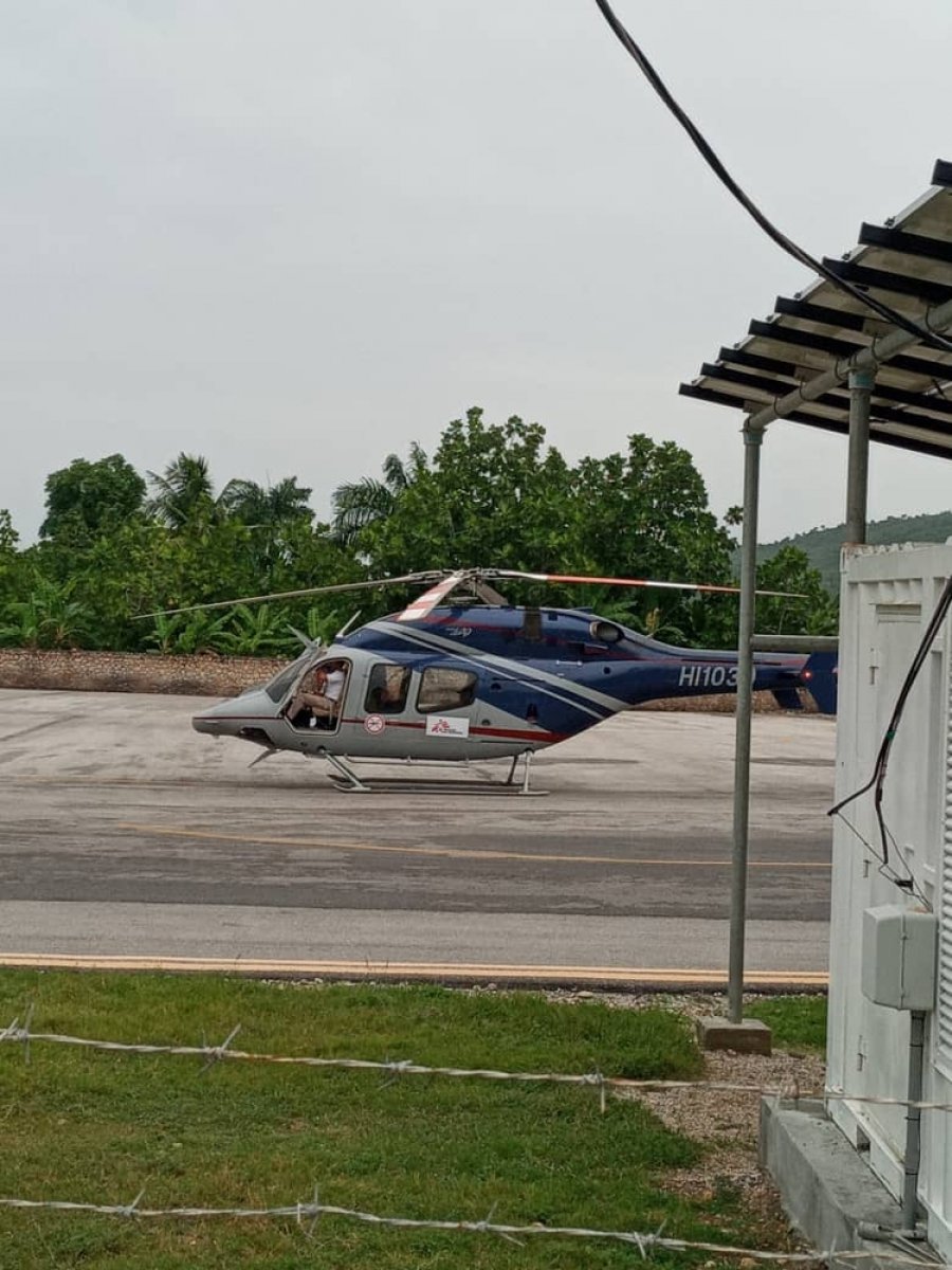 Jérémie has been very difficult to access due to landslides following the earthquake. To reach the city, MSF had to transport supplies and staff by helicopter.
