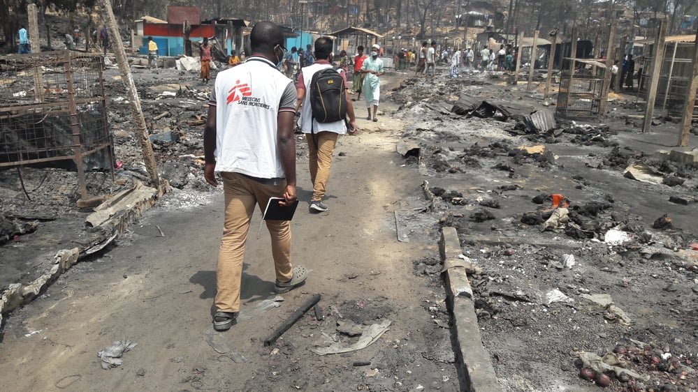 The morning after the fire, MSF teams made assessments in different parts of the so called ‘mega camp’ in order to detect unmet medical needs after the fire that destroyed thousands of shelters. (March, 2021).