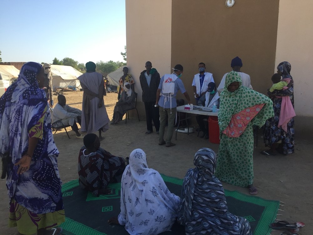 The MSF mobile clinic team provide medical care to people displaced by conflict in Sokolo, Niono, in the centre of Mali.